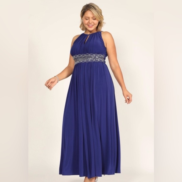 Plus Dress - Picture 3 of 12